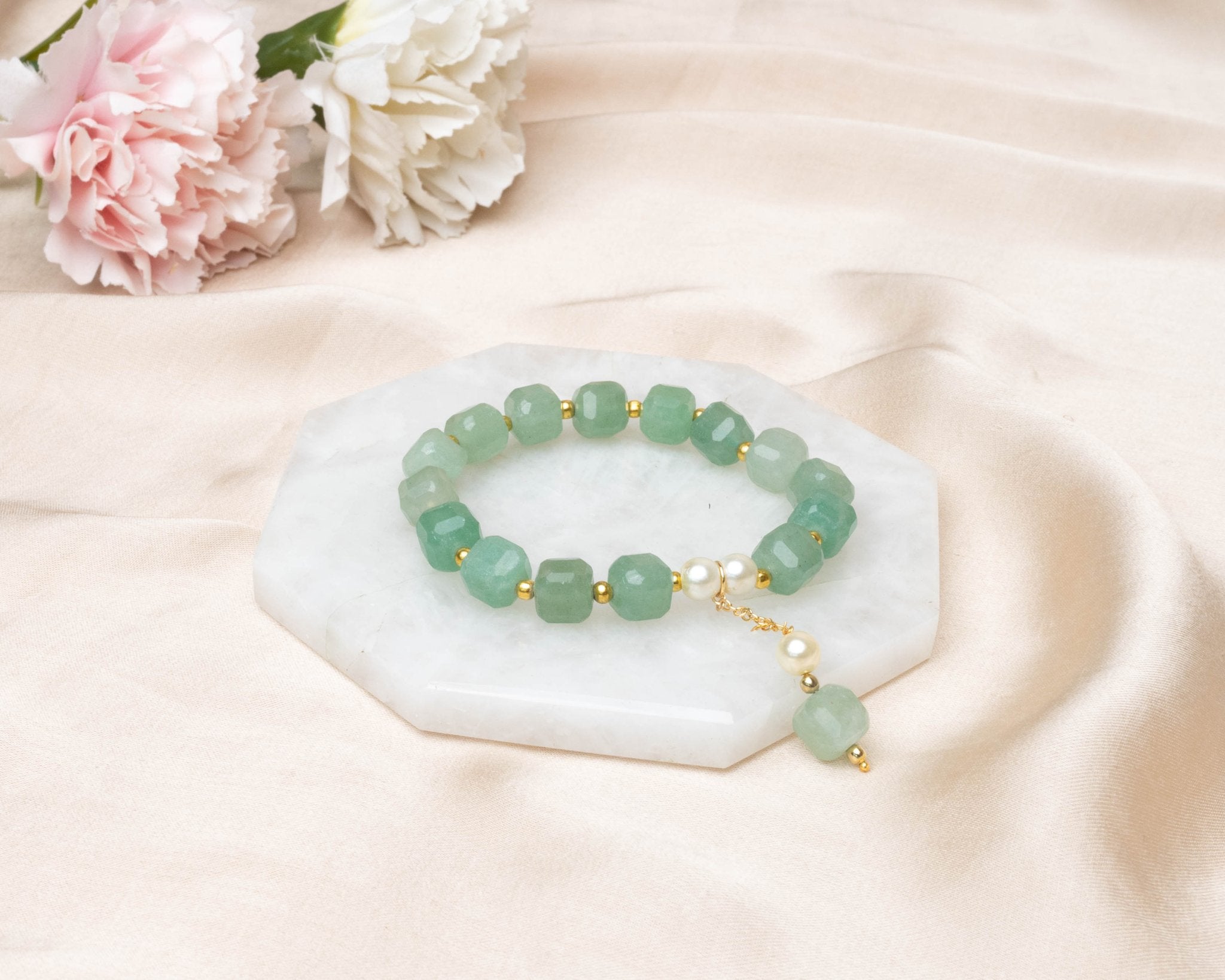 Green Aventurine Faceted and Pearl With Golden Hanging Charm Lumba